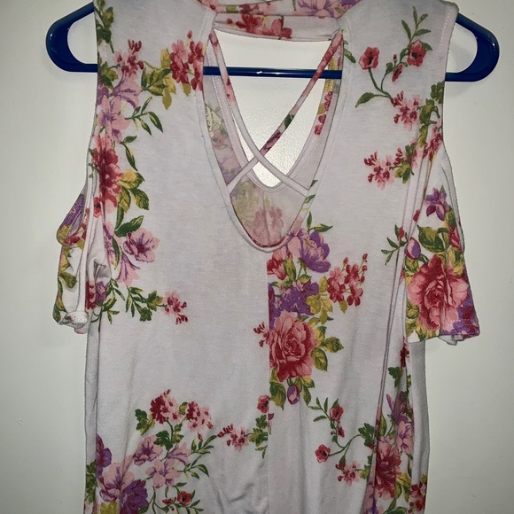 Floral Top w/ Cold Shoulder & Key Hole Detail - Picture 4 of 4